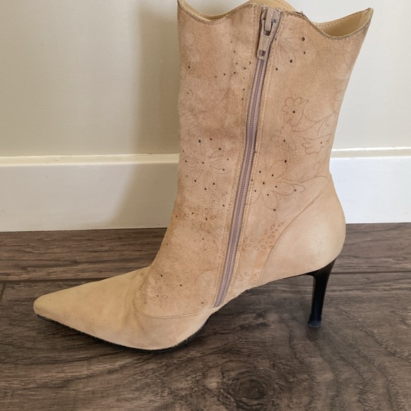 Roberto Vianni Tan Suede Boots, EU 37 - Picture 9 of 11